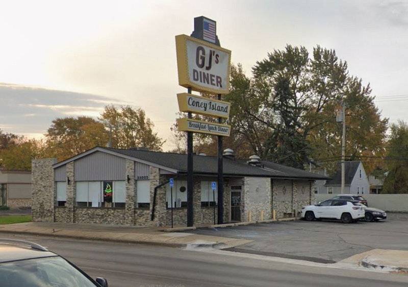 Clock Restaurant - Garden City - 33003 Ford Rd (newer photo)